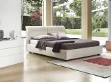 Letto in tessuto con testiera Austin di Calligaris