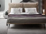 Letto in tessuto con testiera Landa di Calligaris